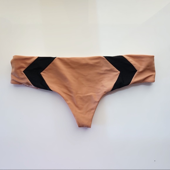 Acacia Mentawai Bottoms - Topless - Picture 1 of 6